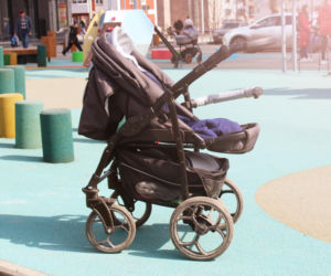 Wózek po zimie nie wygląda dobrze? Tą część wyczyść jako pierwszą, bo to siedlisko zarazków