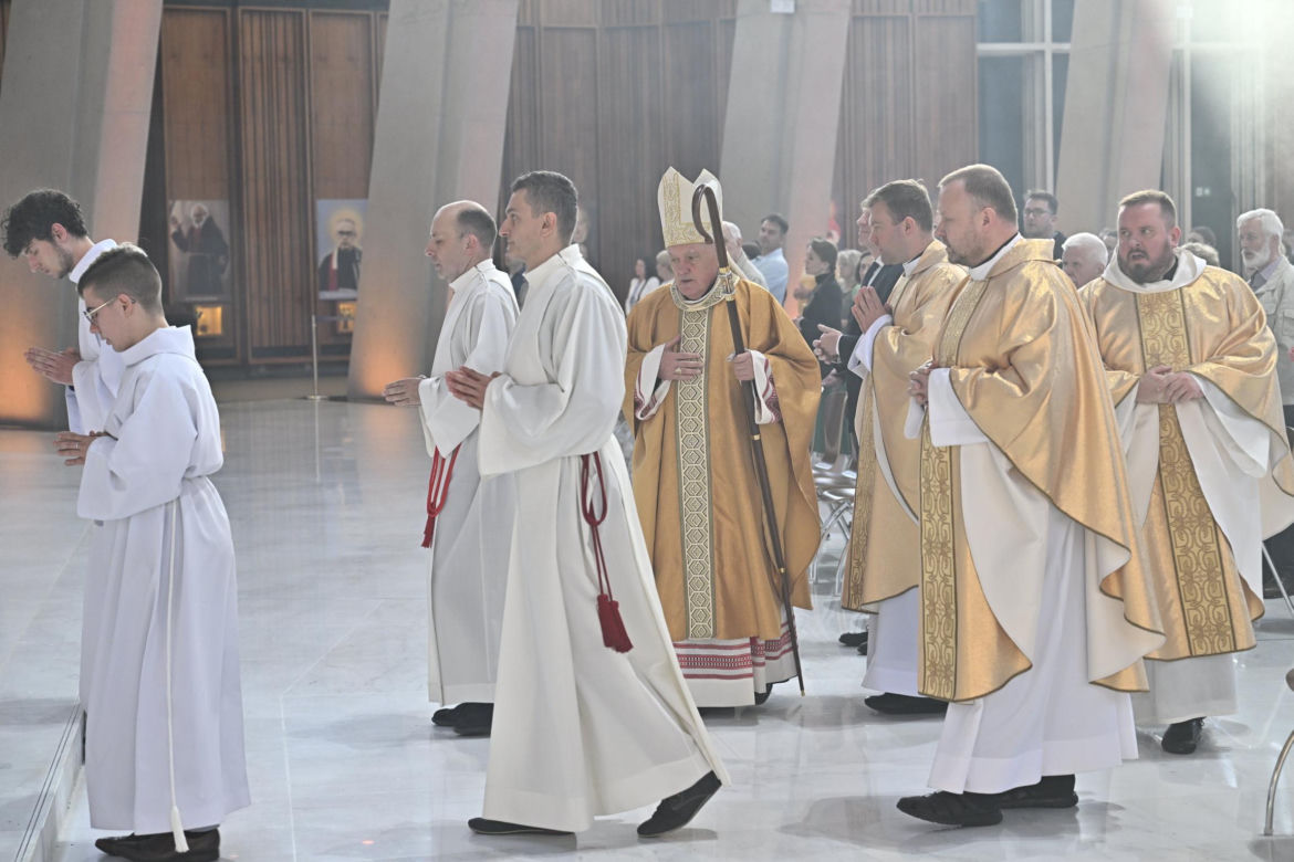 Warszawa żegna papieża Franciszka. Poruszające wpisy w Archikatedrze 