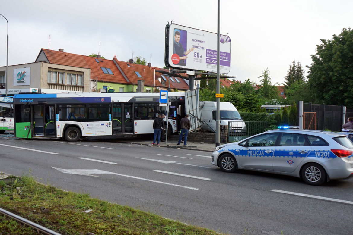 WYPADEK AUTOBUSU