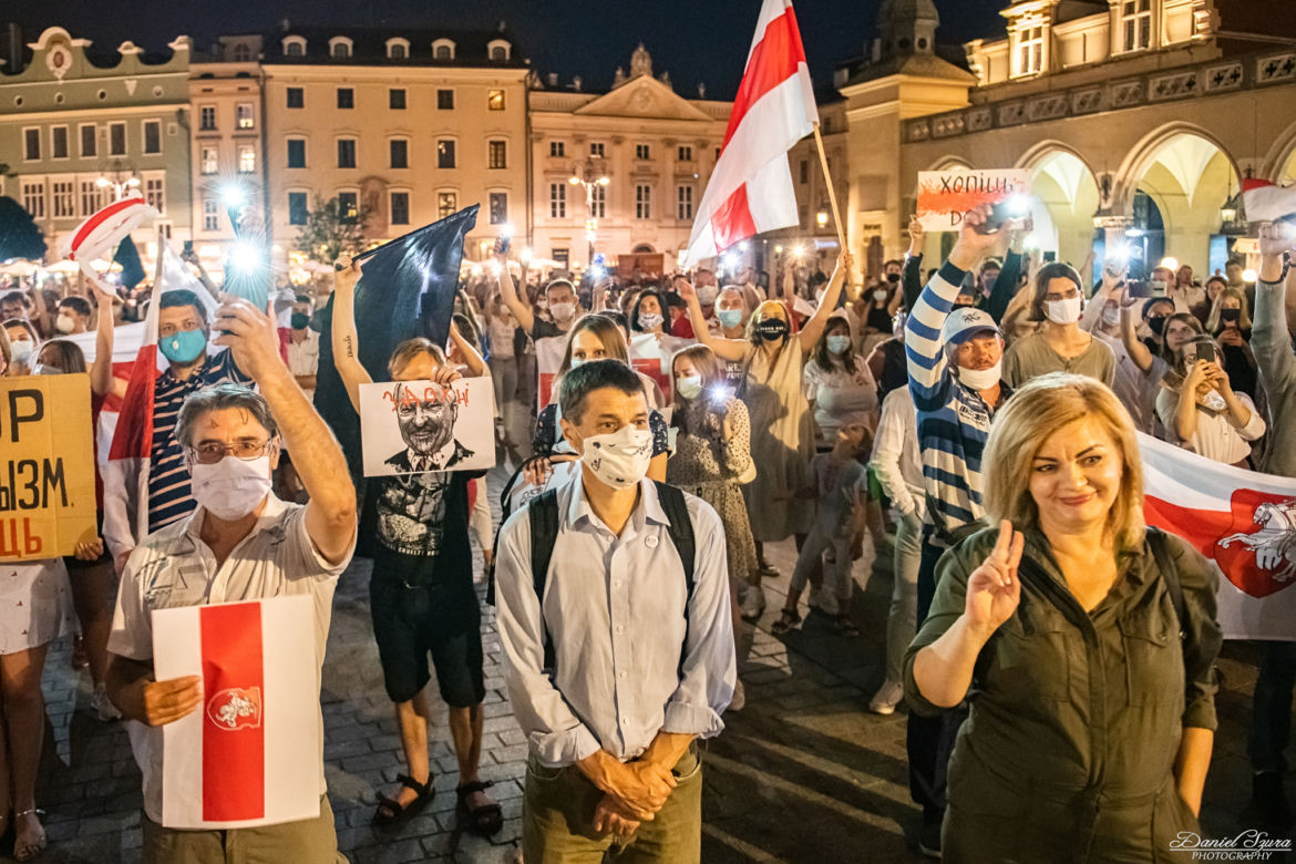 Manifestacja Białorusinów na rynku w Krakowie. "Precz z Łukaszenką!"