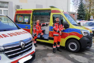 Pracownicy Radomskiej Stacji Pogotowia Ratunkowego otrzymali kamizelki nożoodporne