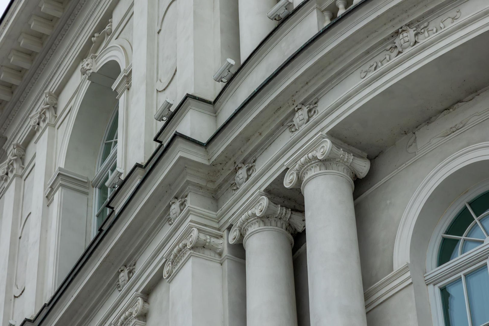 Hotel Europejski działa obecnie pod nazwą Raffles Europejski Warsaw