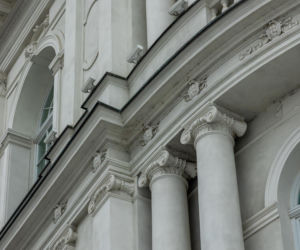 Hotel Europejski działa obecnie pod nazwą Raffles Europejski Warsaw