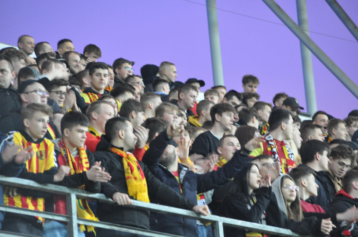 Korona Kielce - Legia Warszawa. Zdjęcia kibiców na Suzuki Arenie