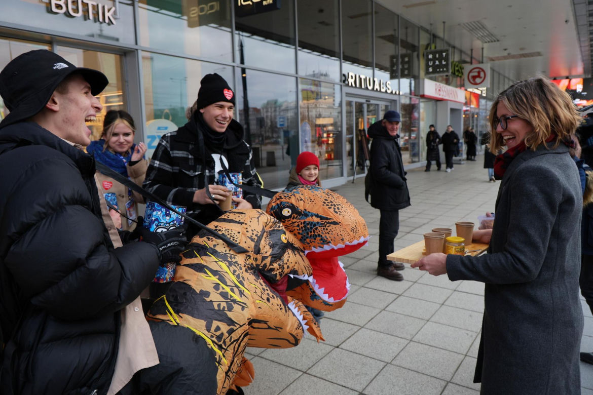 Warszawa. Wolontariusze WOŚP w centrum Warszawy