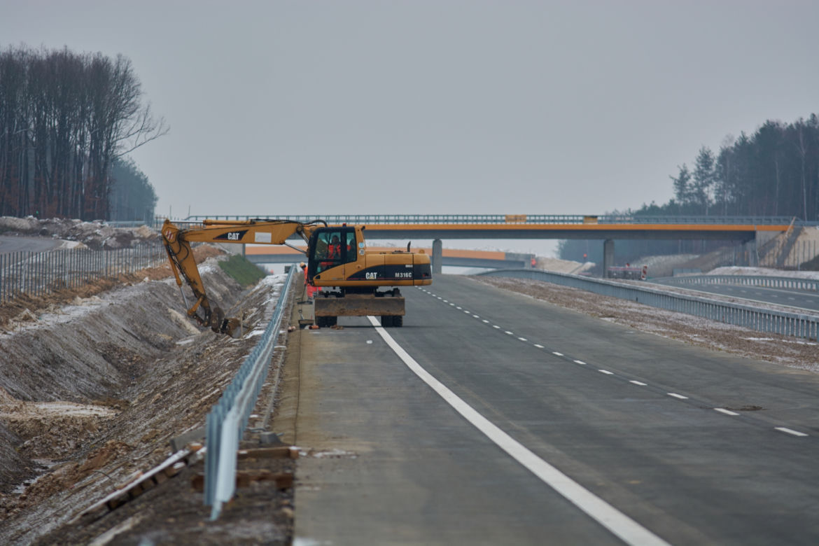 Kolejny odcinek S17 rośnie w oczach. 25 km w 13 minut – po betonie