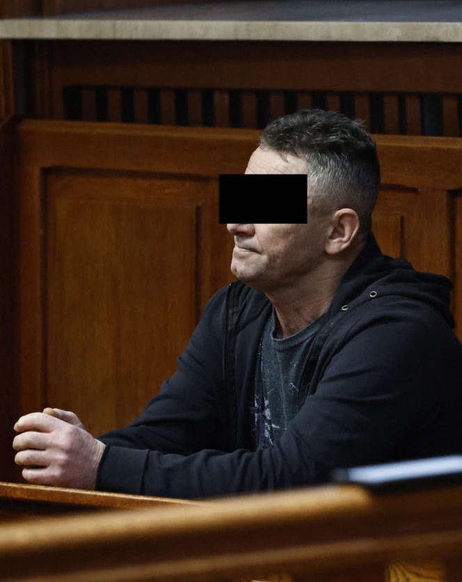 „Sztuczną szczękę wepchnięto jej do gardła”. Przerażające ustalenia. W mieszkaniu w Warszawie znaleziono cztery ciała