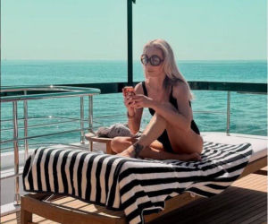 Woźniak-Starak w bikini na wakacjach. Fani patrzą tylko na jej figurę