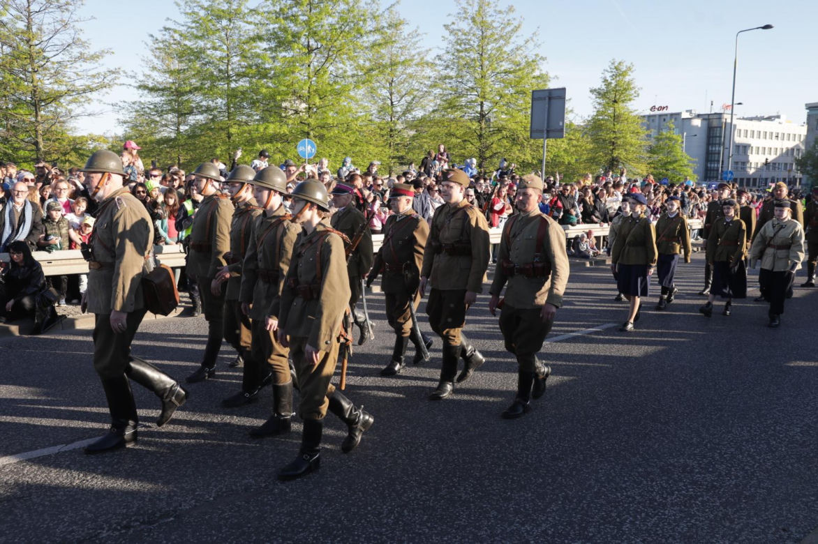 Parada historyczna w Warszawie. 27 kwietnia 2025