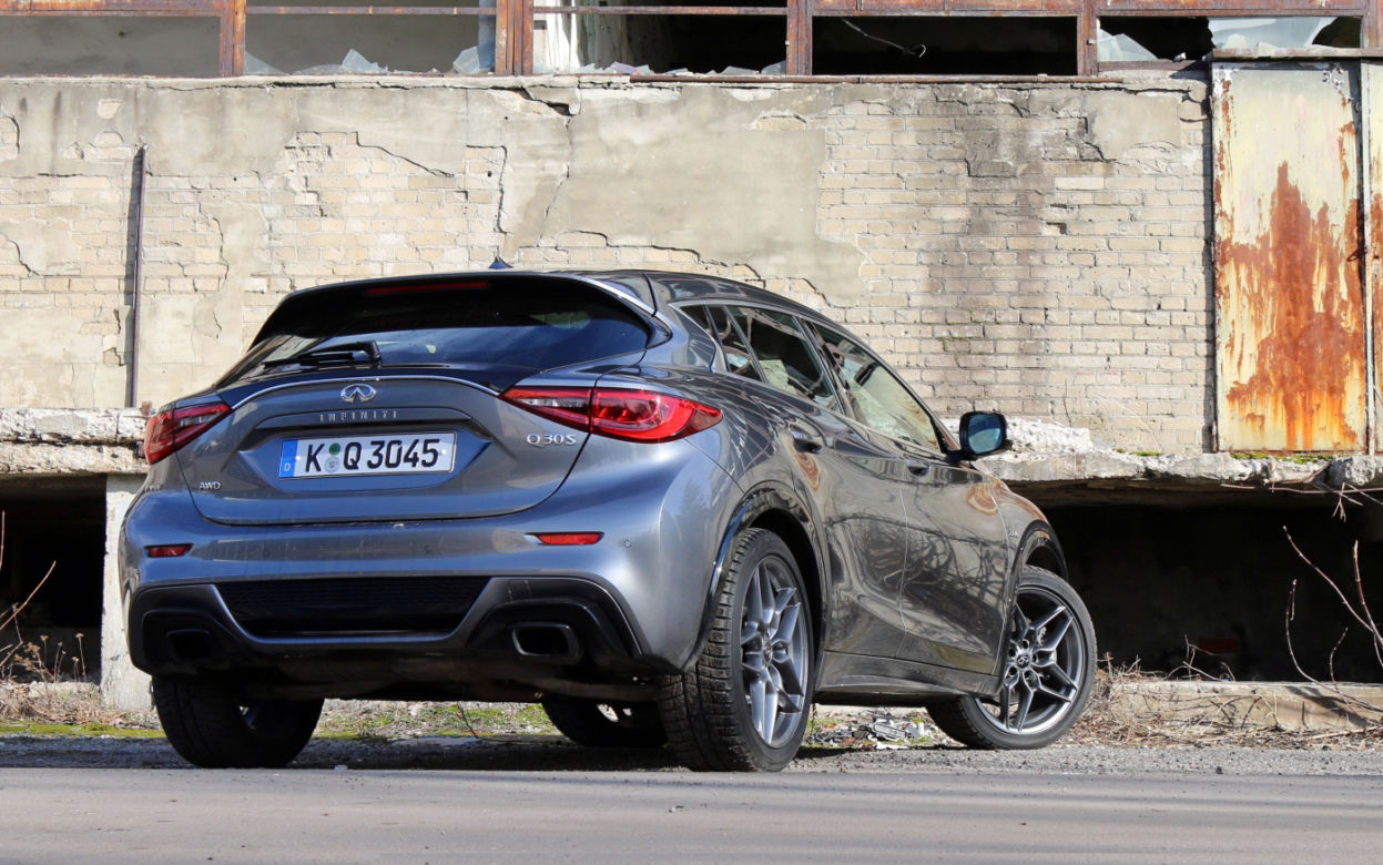 Infiniti Q30 Sport 2.0 Turbo AWD
