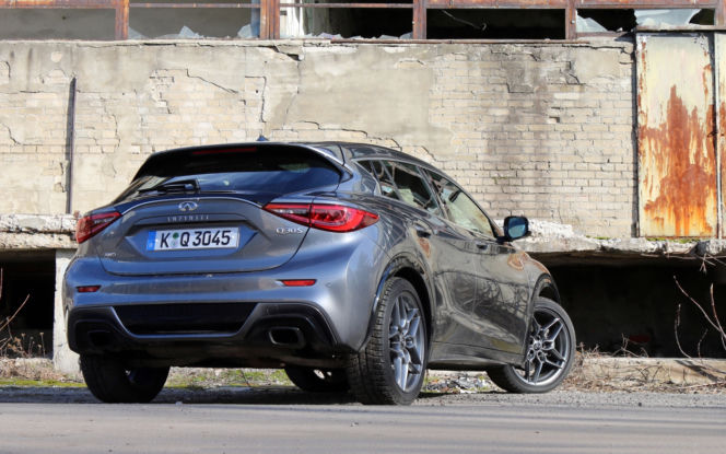 Infiniti Q30 Sport 2.0 Turbo AWD