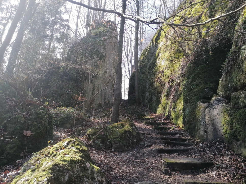W „Pograniczach. Opowieściach nieoczywistych" Krzysztof Kuś zabiera czytelników na Jurę