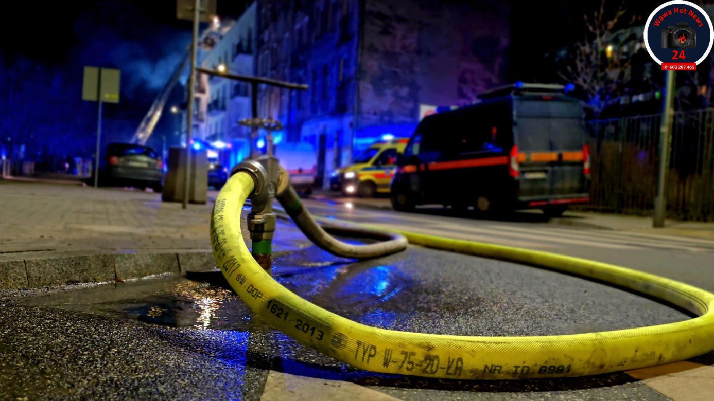 Potężny pożar kamienicy na Pradze. Buchające płomienie widać było z daleka