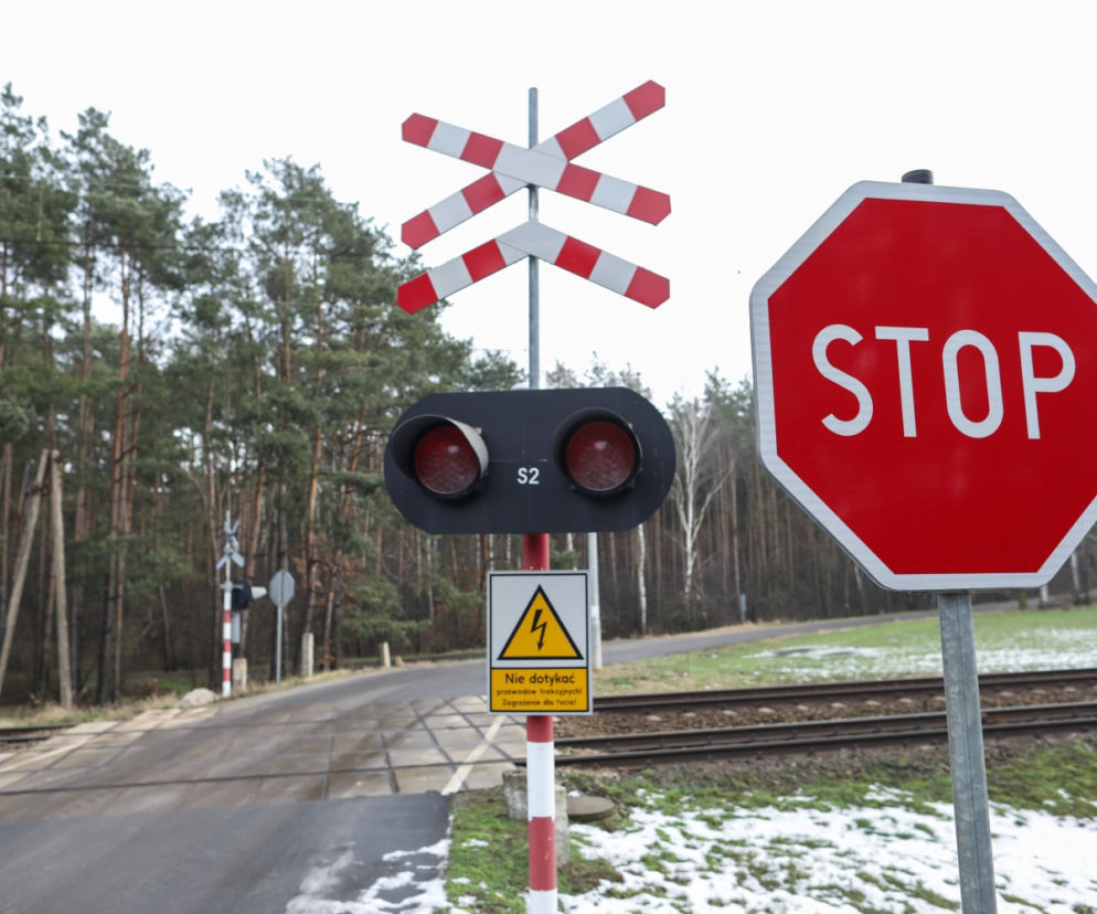 przejazd kolejowy, znak STOP