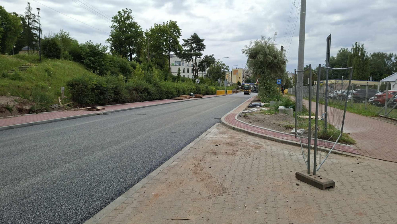 Drogowe remonty w Starachowicach. Fragment ulicy Piłsudskiego otwarty dla kierowców
