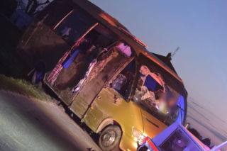 Sześć osób rannych po wywrotce busa. W akcji śmigłowiec LPR