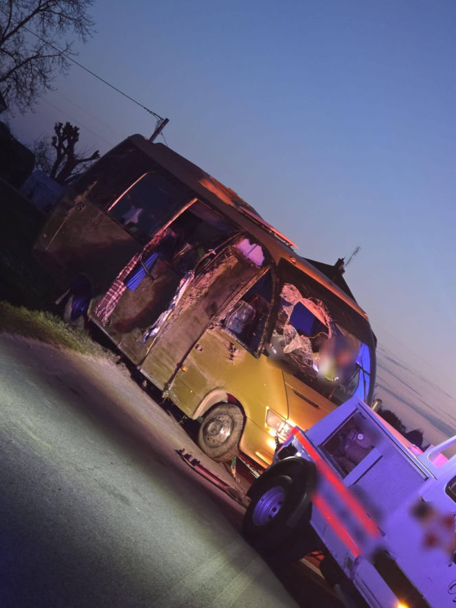 Sześć osób rannych po wywrotce busa. W akcji śmigłowiec LPR