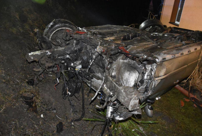 Samochód rozbity w drobny mak