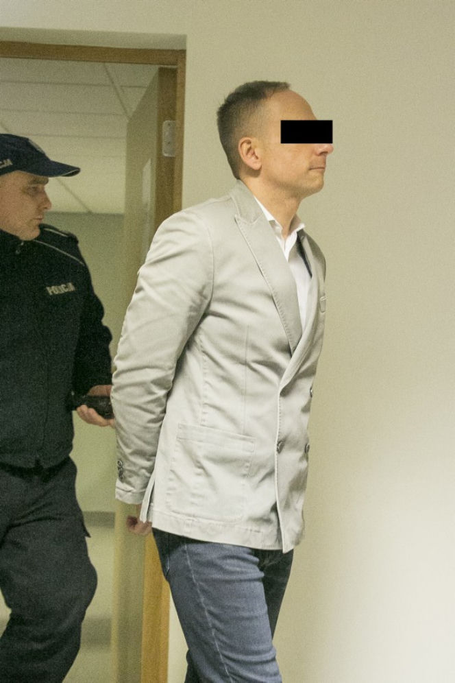 Doprowadzili Dariusza K na proces dilera gwiazd