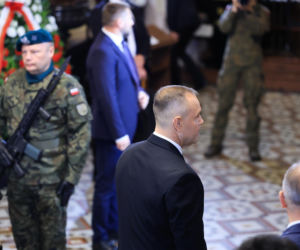 Szok po tragedii w Łodzi. Dziesięć malutkich trumienek na pogrzebie. Tego widoku nie da się wyrzucić z głowy