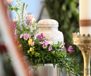 Na pogrzebie ujawniono szczegóły śmierci Bożeny Dykiel. Po godzinie mąż wykonał telefon!