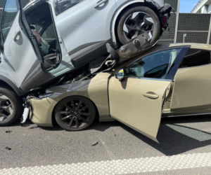 Spektakularna kolizja. Auto na aucie
