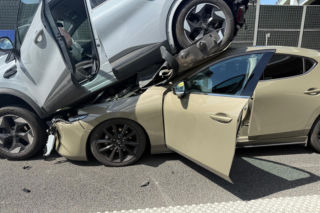 Spektakularna kolizja. Auto na aucie