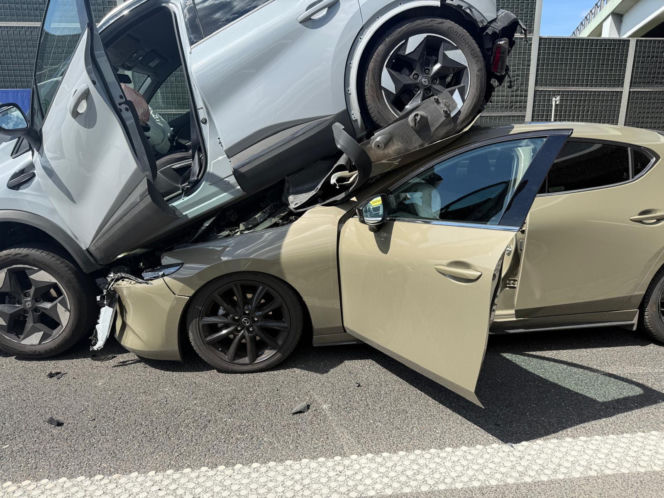 Spektakularna kolizja. Auto na aucie