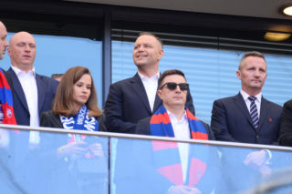 Karol Nawrocki wśród kibiców. Tak wyglądał na meczu
