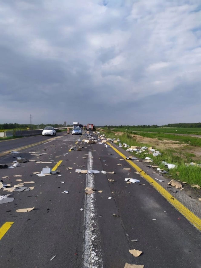 Kolizja TIRów na „Gierkówce”: Jeden z kierowców zasnął i zjechał na przeciwległy pas