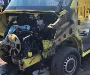 Namierzony skradziony bus już stał częściowo rozebrany