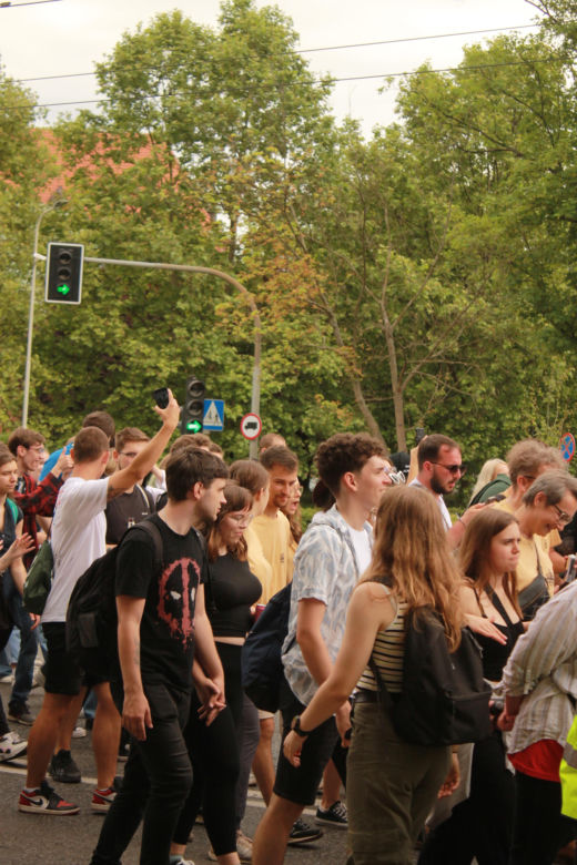 Studenci opanowali Wrocław. Pochód juwenaliowy przeszedł ulicami miasta. Było śpiewająco! [ZDJĘCIA]