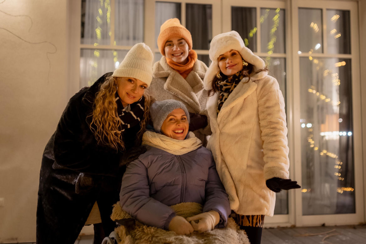 	Przyjaciółki 23 sezon odc. 267. Anka (Magdalena Stużyńska), Inga (Małgorzata Socha), Patrycja (Joanna Liszowska), Dorotka (Agnieszka Sienkiewicz-Gauer)