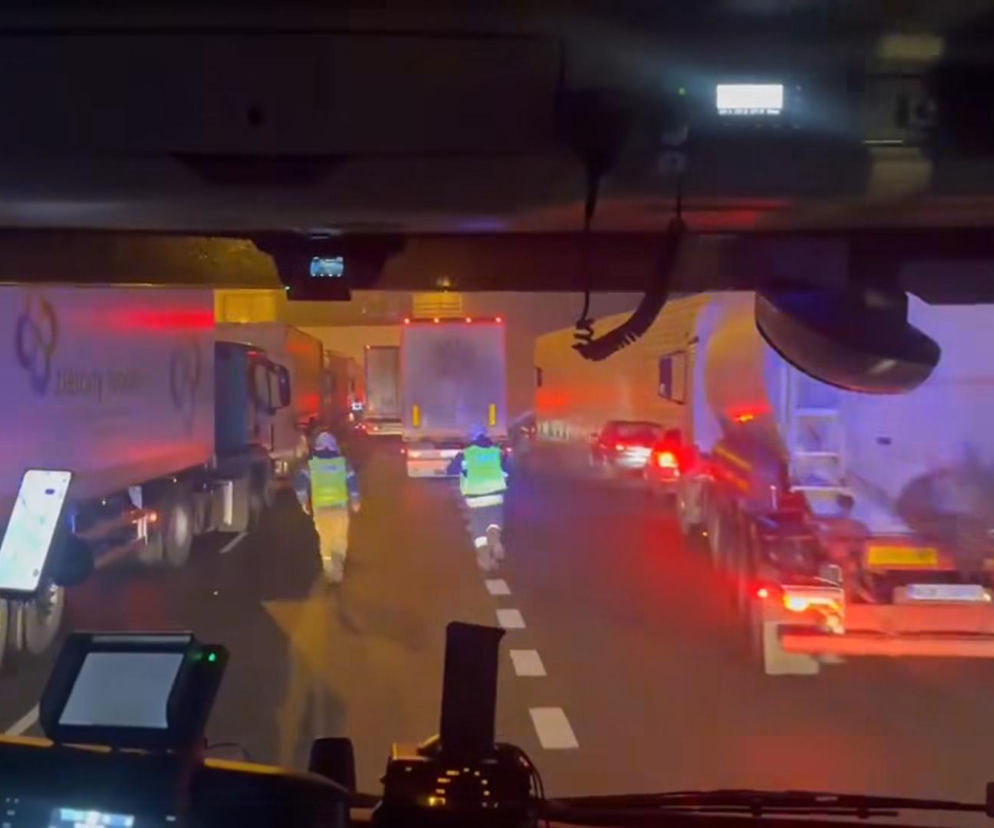 Karambol na S2. Strażacy biegli przed wozem, bo kierowcy zablokowali drogę! Wstrząsające nagranie