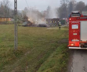 Lipnica Wielka. Drewniany dom DOSZCZĘTNIE spłonął! Został całkowicie rozebrany