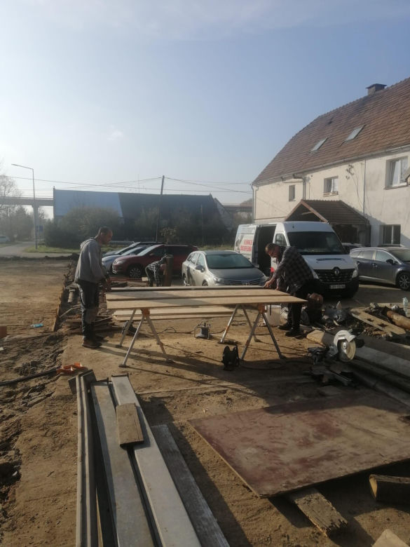 Co weekend ruszają z podbydgoskiego Czarża do Kłodzka. Odbudowują po powodzi dom wielopokoleniowej rodziny 