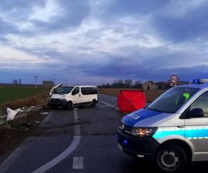 Po śmiertelnym wypadku policja wytyczyła objazdy 