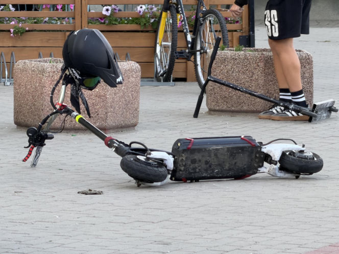 17-latek na hulajnodze elektrycznej potrącił dziecko. 3-latek trafił do szpitala