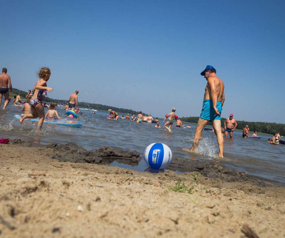 PIS zamyka kąpieliska na Pomorzu! Wydano bezwzględny zakaz [LISTA MIEJSC]