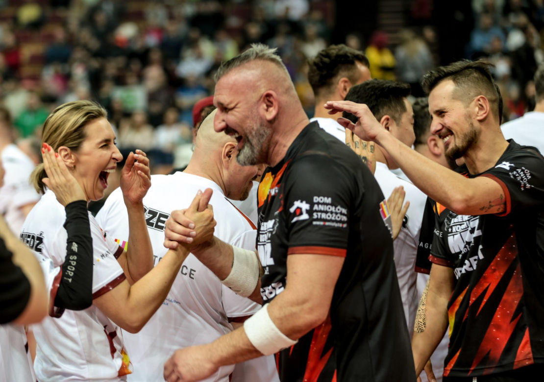 Legendarny Kosmiczny Mecz z Aniołami w Spodku: Gwiazdy zagrały dla Domu Aniołów Stróżów 