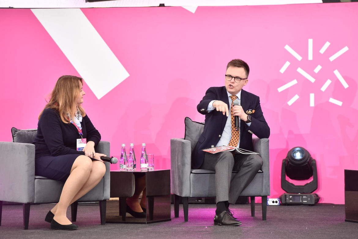 Targi Książki i Mediów VIVELO 2024 ściągnęły tłumy na PGE Narodowy. Mróz, Bonda i Hołownia oblegani przez fanów. Działo się! 