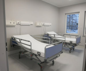 Szpital tymczasowy dla osób z COVID-19 przyjmuje już pacjentów [ZDJĘCIA]