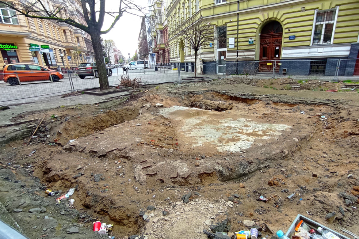 Pozostałości po dawnej "ścianie płaczu"