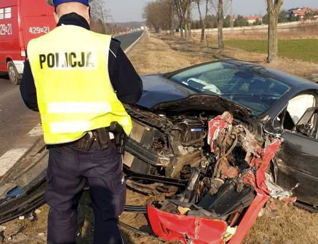 Drogowa masakra pod Garwolinem. Z audi zostały strzępy. Lądował śmigłowiec, są ranni