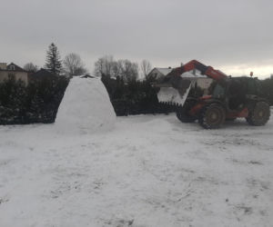 Ulepił najwyższego bałwana w Polsce. Gigant spod Opola Lubelskiego ma 6 metrów wysokości