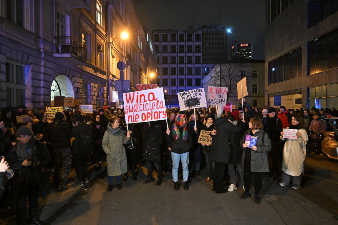 Cichy marsz po śmierci 25-letniej Białorusinki. „Miałaś na imię Liza. Niestety miałaś, nie żyjesz”