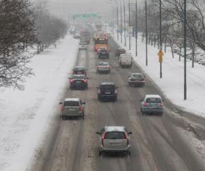 Szklanka na drogach. IMGW wydało pilne alerty, lepiej zostańcie w domu