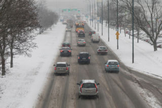 Gołoledź sparaliżuje Polskę. IMGW wydaje alerty, na drogach będzie szklanka