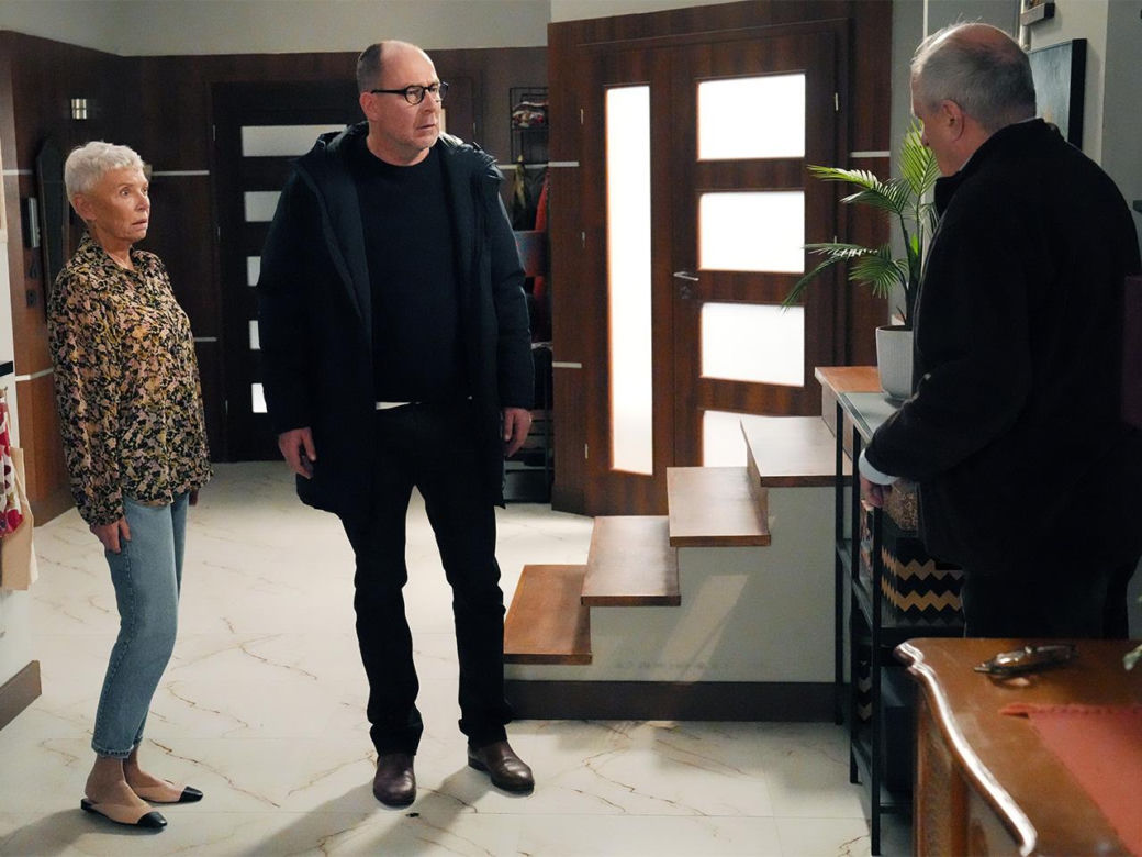 Barwy szczęścia, odcinek 3182: Krystyna (Hanna Bieluszko), Marek (Marcin Perchuć), Krzysztof Jaworski (Jacek Kałucki) 