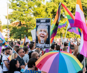 Marsz Równości w Krakowie - tłumy na wydarzeniu pod hasłem Zaczerpnąć tchu.